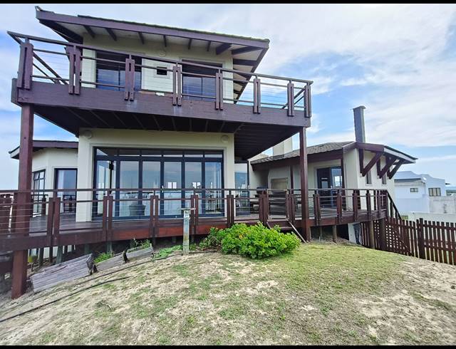 6 BEDROOM HOUSE FOR SALE IN PARADISE BEACH